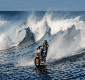 Husqvarna 701 Supermoto Vacations USA Hawaii: Surf & Turn